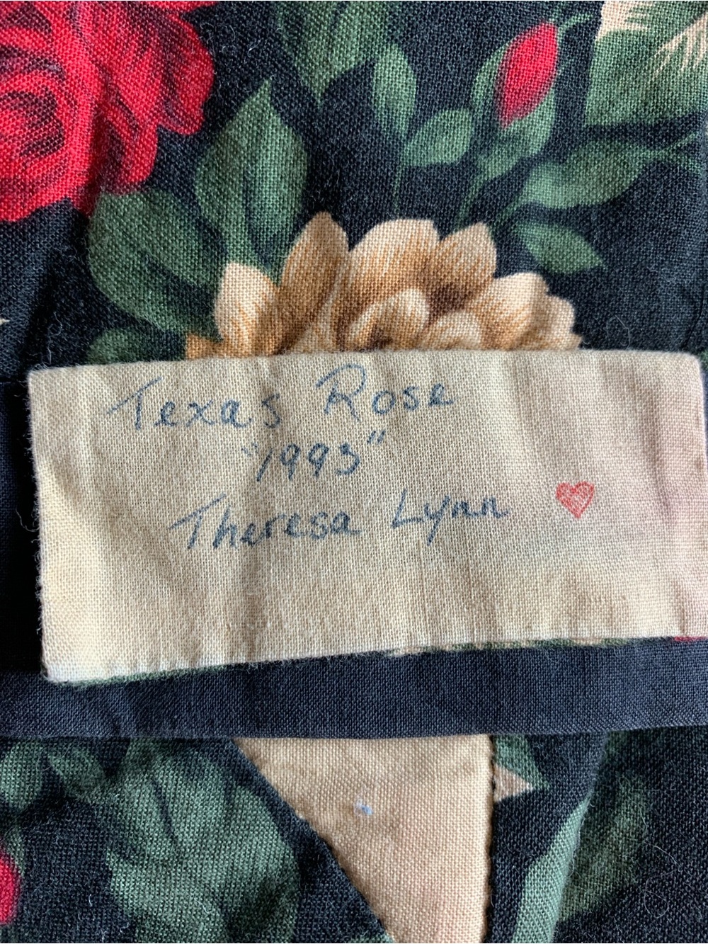 Vintage handmade “Texas Rose” Patchwork Quilt (1995)- Cottagecore Floral Blanket - Picture 6 of 6